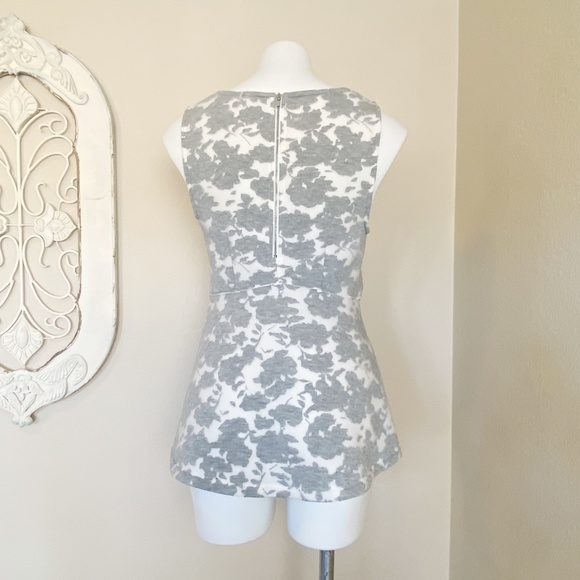 Anthropologie | Womens Akemi + Kim Gray Floral Print Fit and Flare Top | Size: - Picture 7 of 9